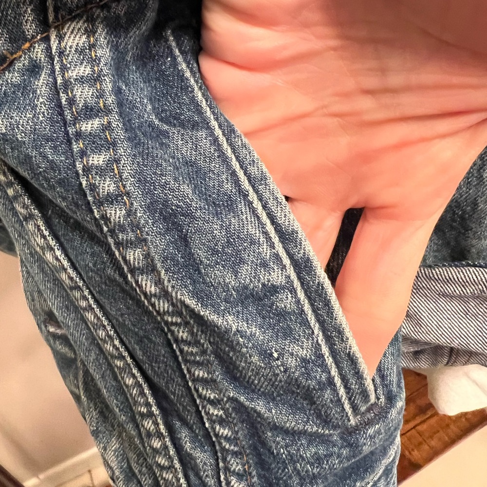 Levi’s classic jean jacket fits women’s xs-s best - Picture 7 of 7